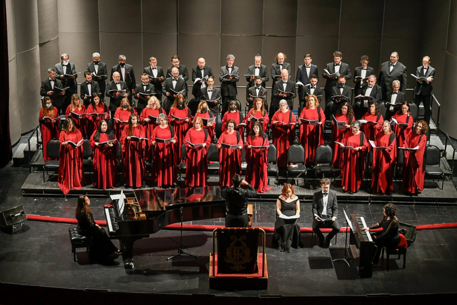 Coro Polifónico de Córdoba en la versión en concierto de Carmina Burana