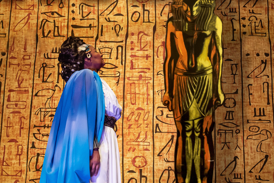 Aida en el Teatro del Bicentenario Roberto Plasencia Saldaña