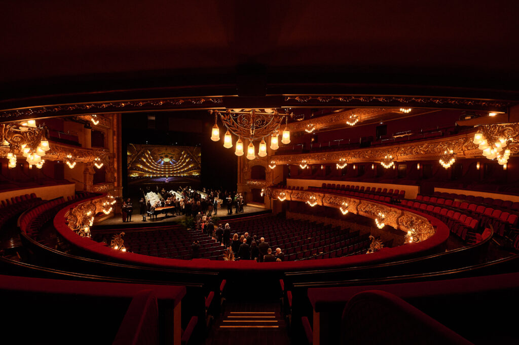 VÍCTOR GARCIA DE GOMAR